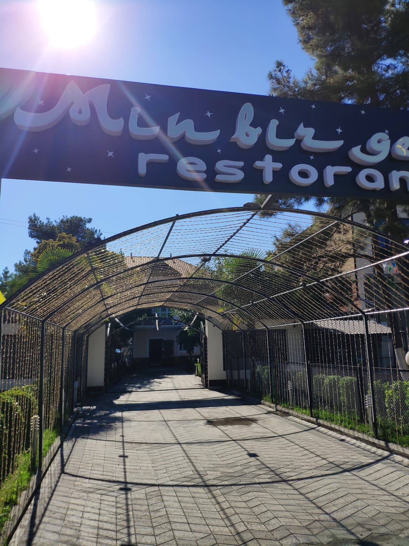 Min Bir Gecə Ailəvi Restoran