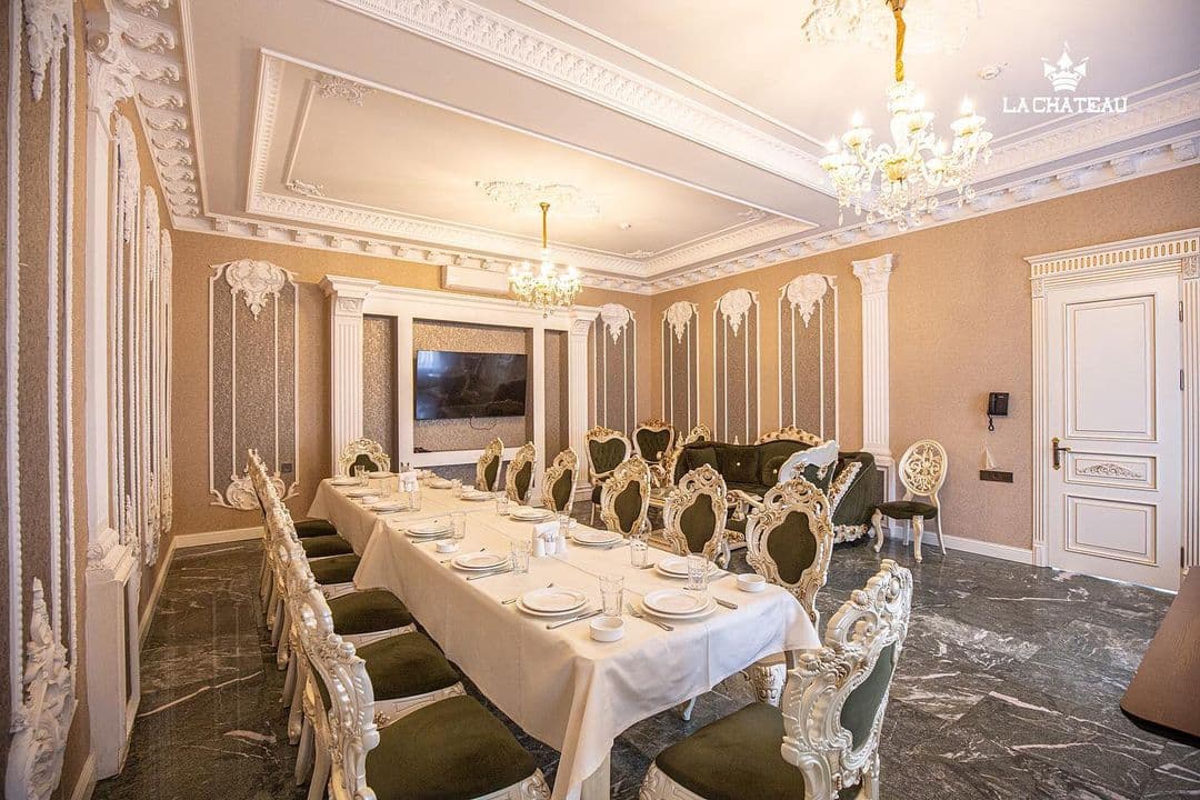 La Chateau Restaurant