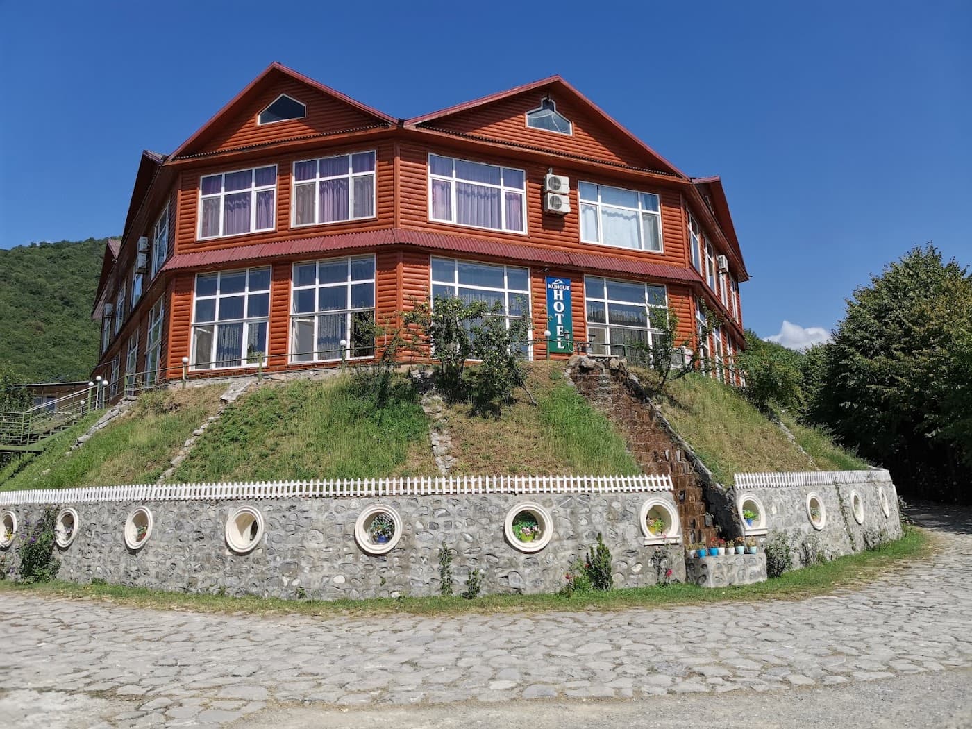 Kungut Hotel & Restaurant