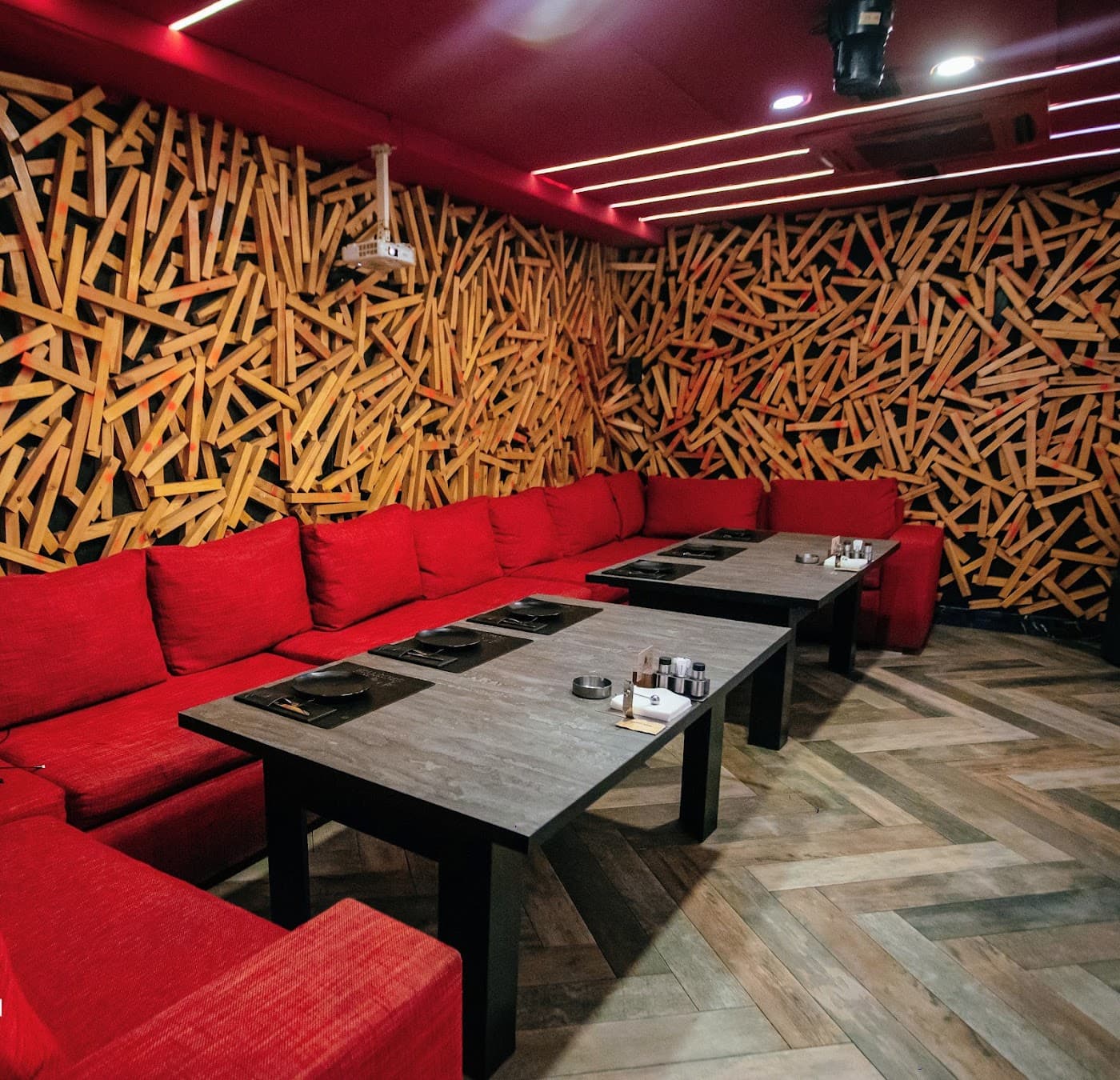 Evolution Lounge & Rooms by Hollywood