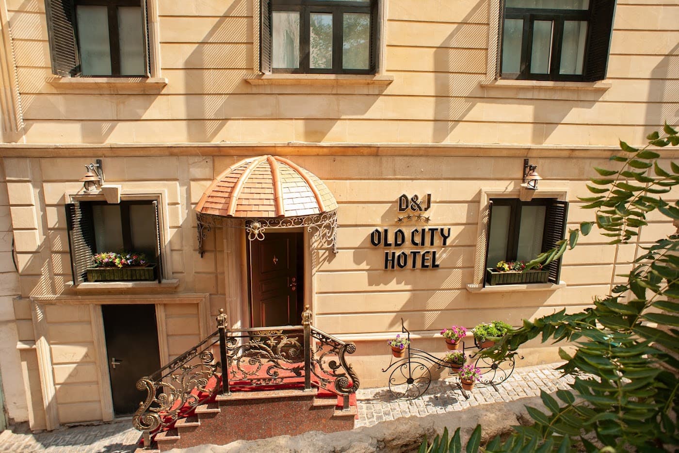 D&J Old City Hotel