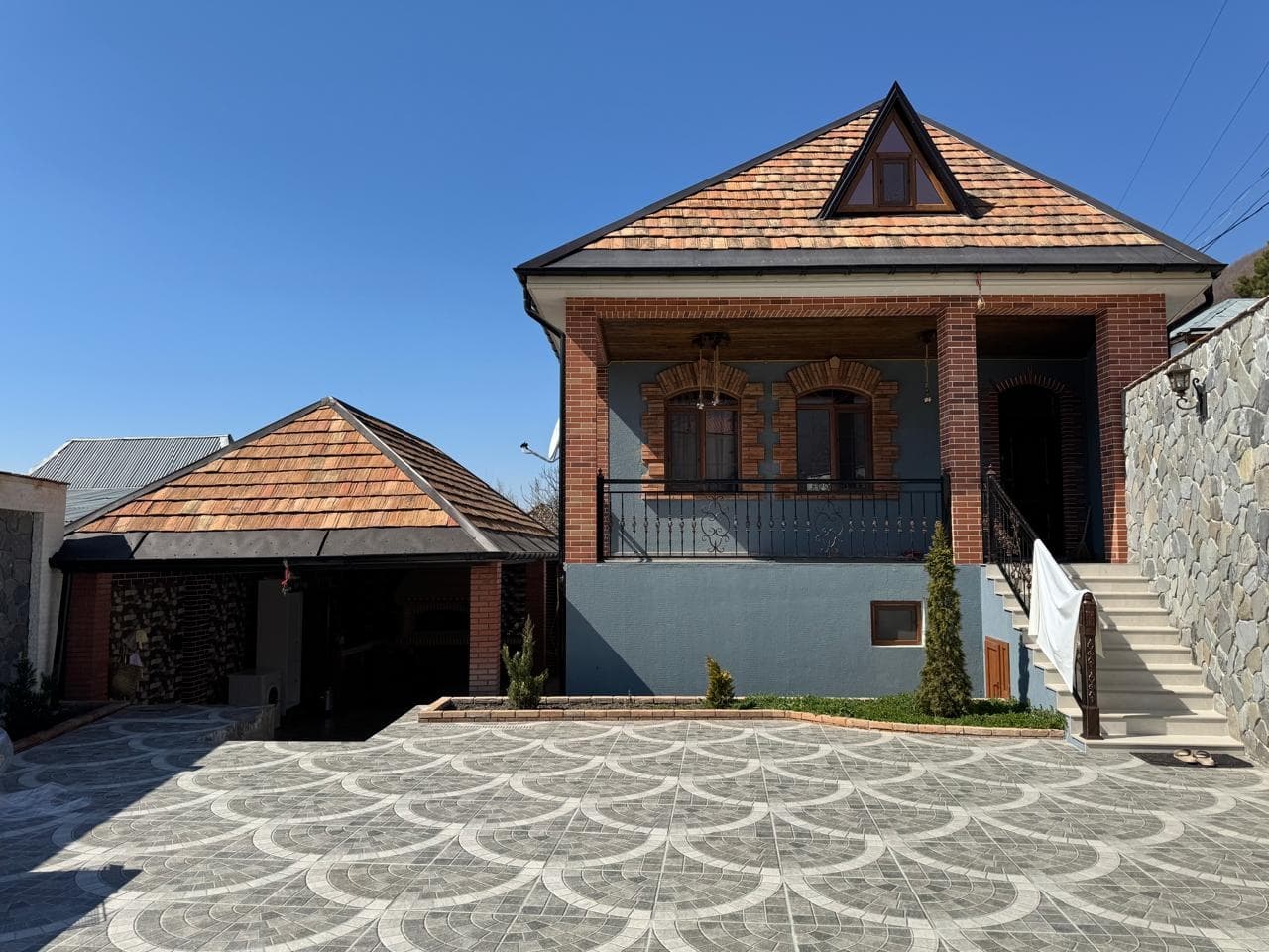 Qonaq evləri və Turlar -Guest houses and tours