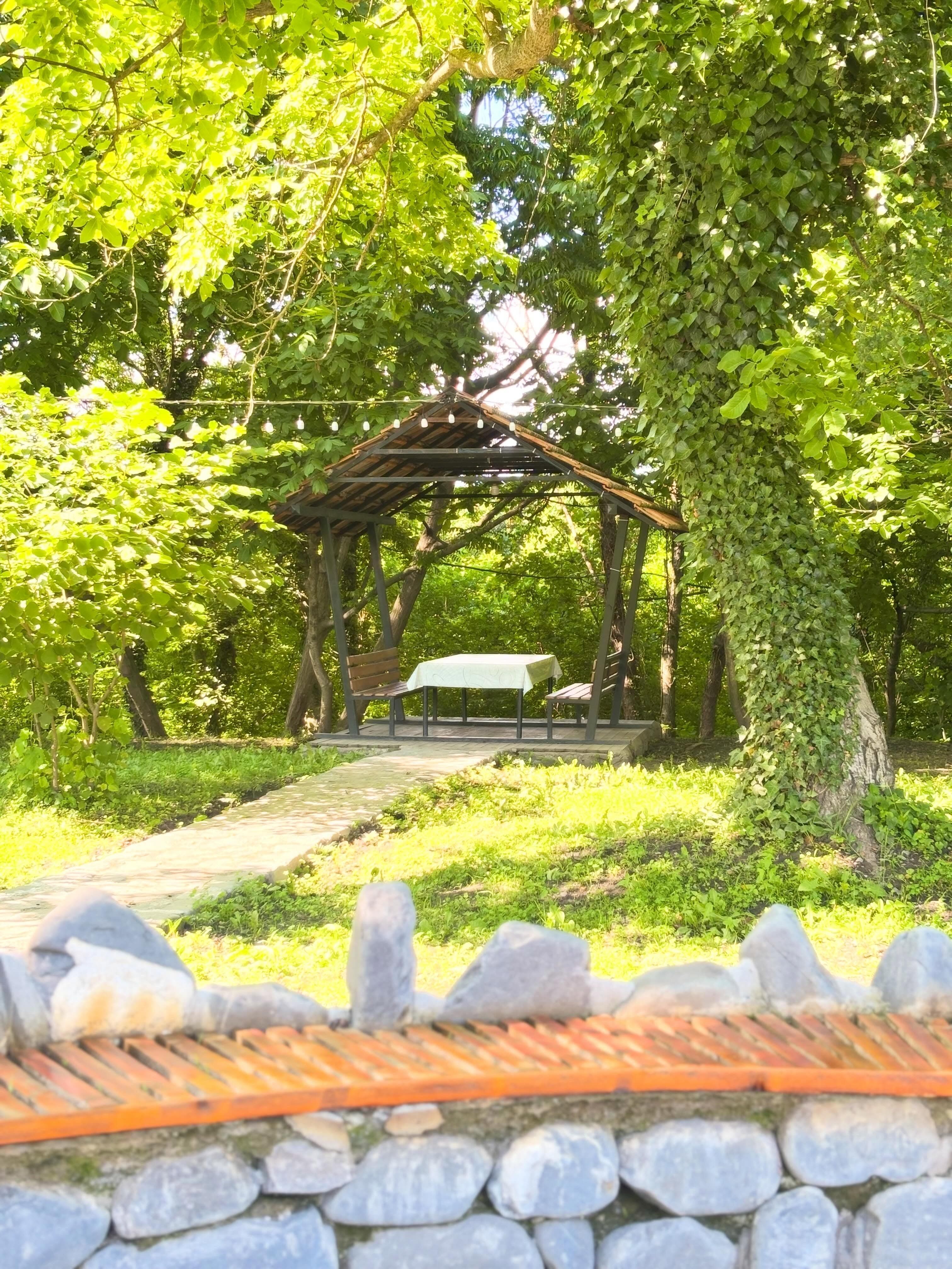 Qax Lakeside İstirahət Bağı