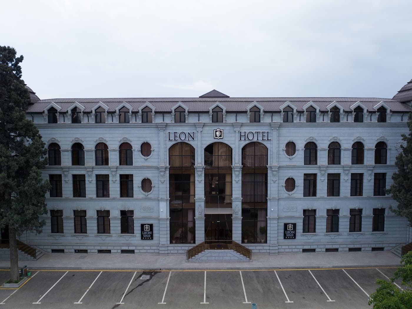 Leon Hotel Ganja