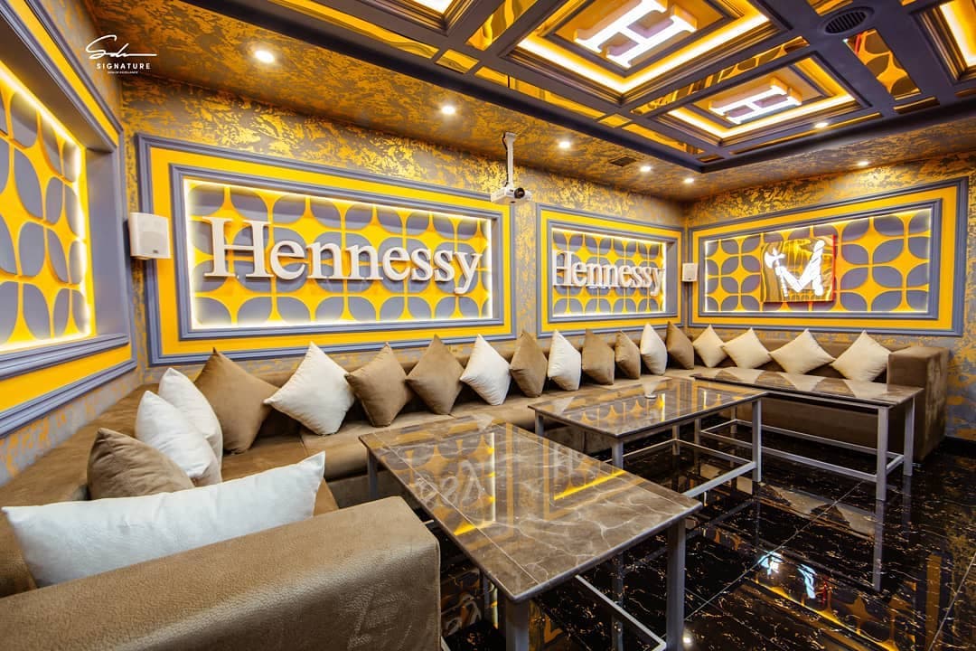 Signature Lounge