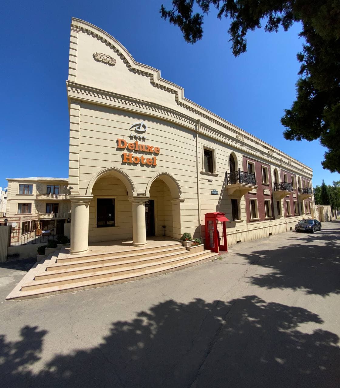 Deluxe Hotel