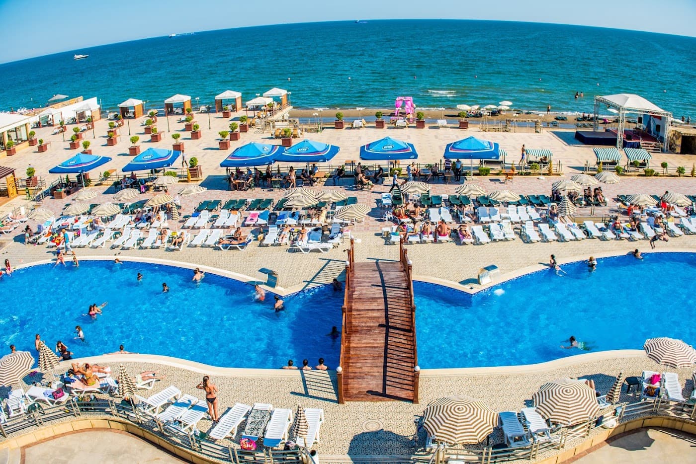 Sixov Cimerliyi "aysberq Hotel"aciq Havada