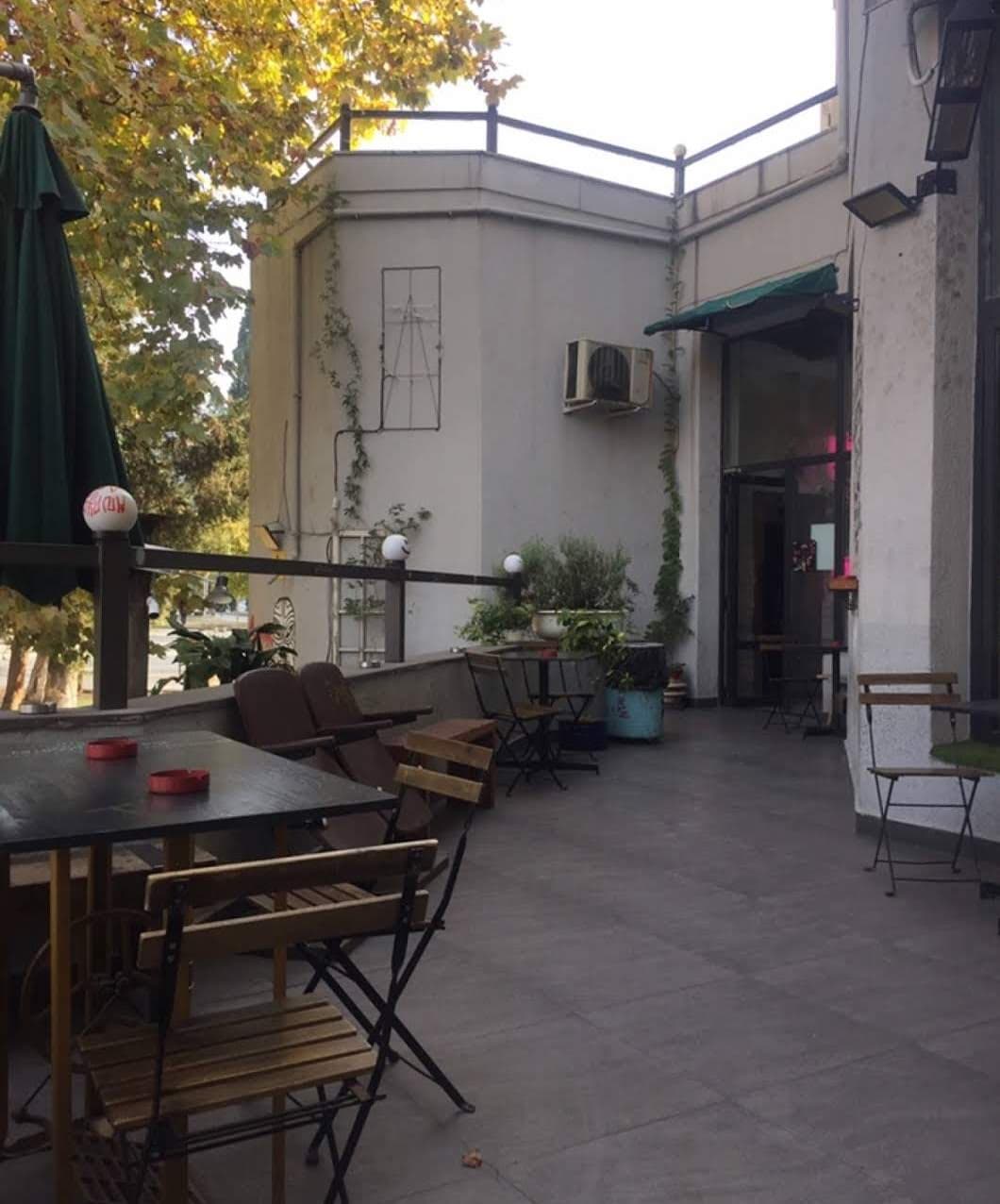 Dedaena Bar