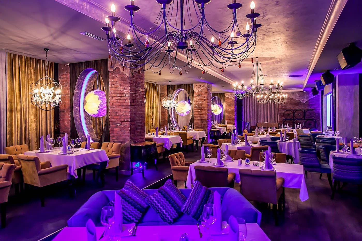 Circle Restaurant and Music Hall