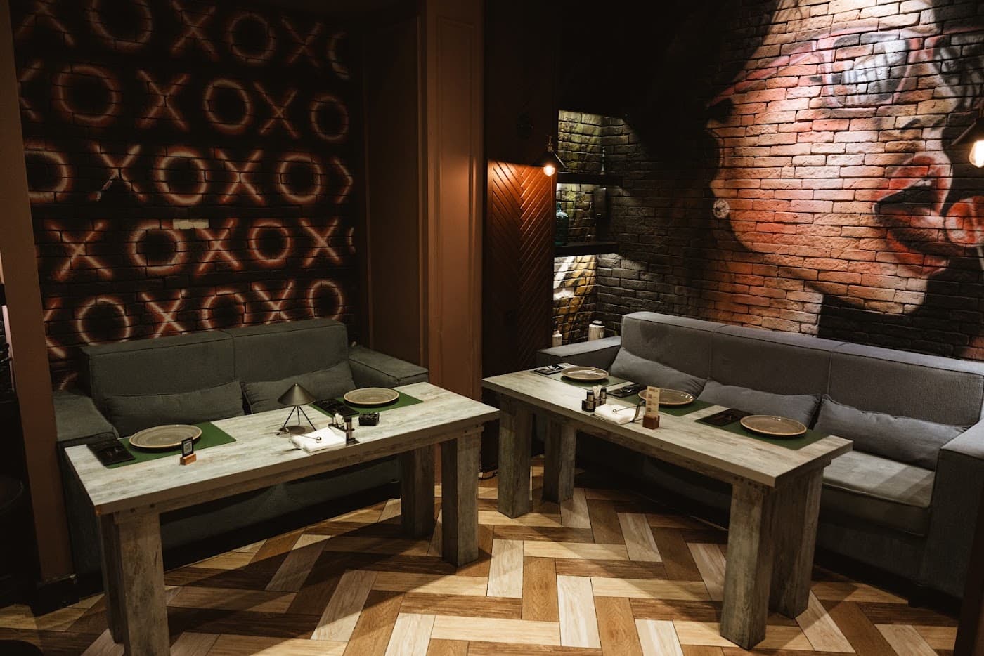 Black Lounge by Hollywood