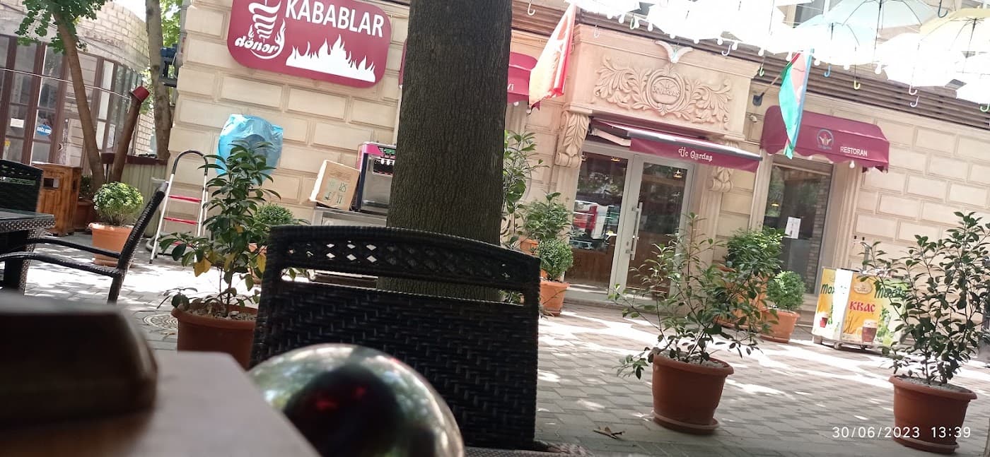 Uc Qardas Restoran