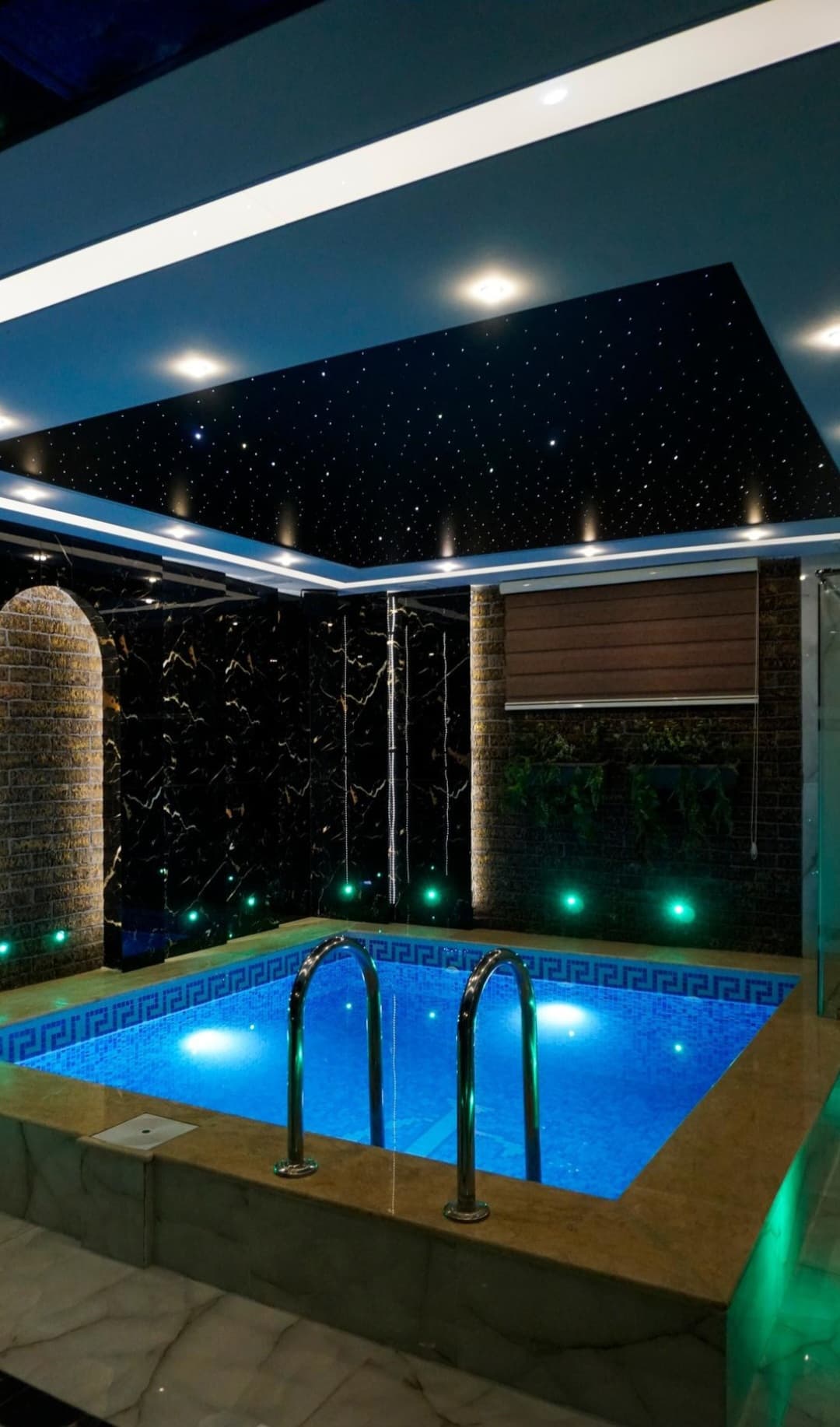 Golden Life Hotel