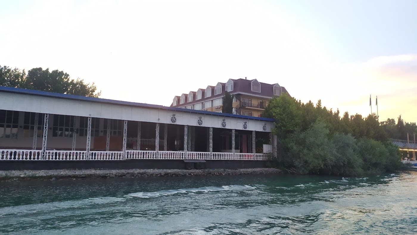River Side Hotel