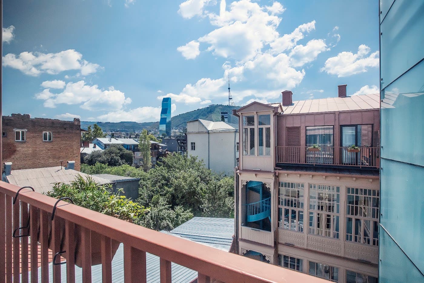 Heritage Hotel & Suites