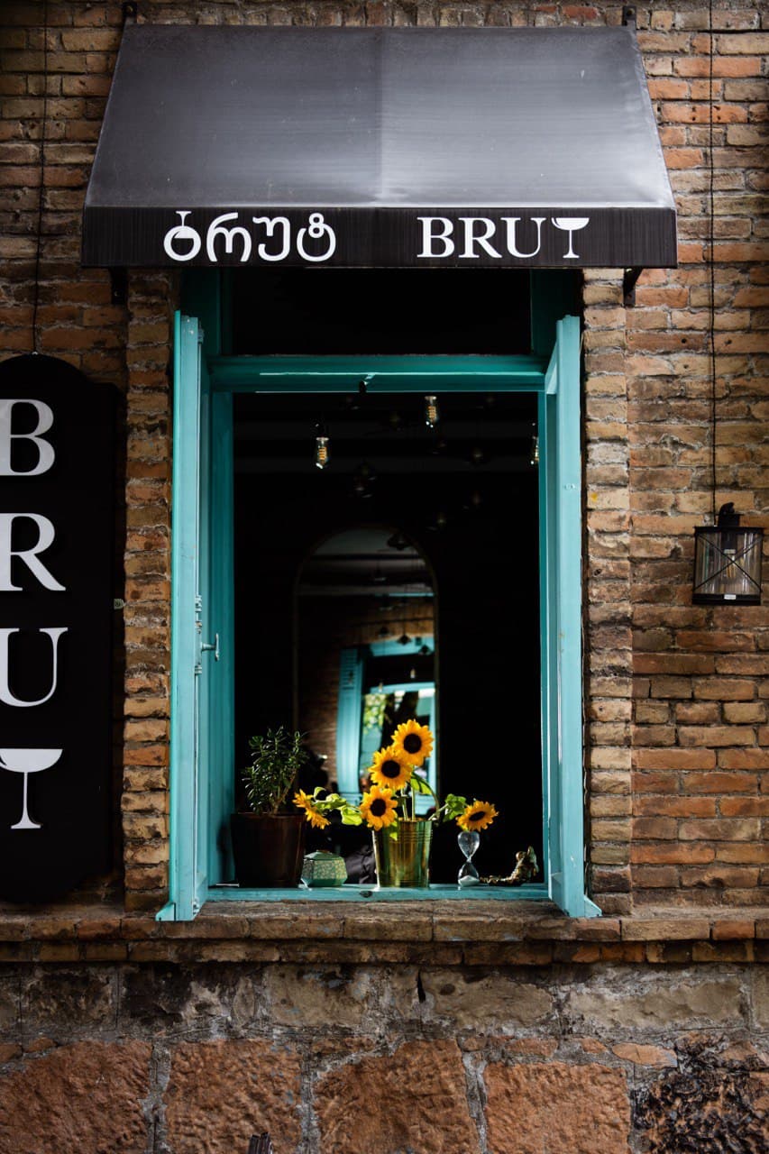 BRUT